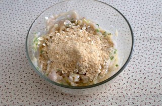 Рыбные котлеты с овсянкой и зеленым луком - фото шага 5