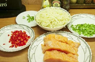 Семга с лапшой, запеченная в конверте - фото шага 1