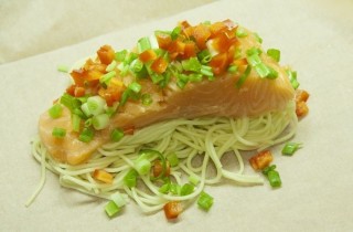 Семга с лапшой, запеченная в конверте - фото шага 3