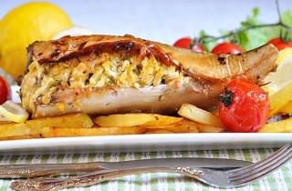 Скумбрия, фаршированная сыром и яйцом - фото шага 3