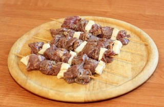 Говяжий шашлык на сковороде - фото шага 8