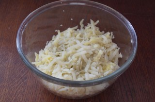 Картофельные котлеты с колбасой - фото шага 2