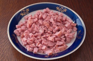 Картофельные котлеты с колбасой - фото шага 4