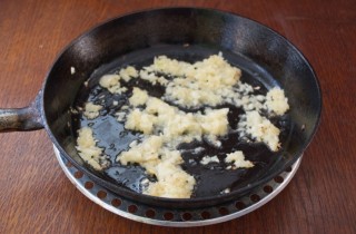 Картофельные котлеты с колбасой - фото шага 5