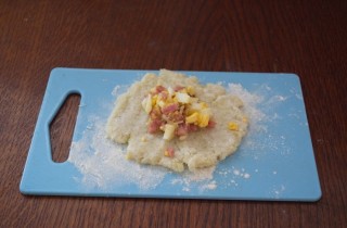 Картофельные котлеты с колбасой - фото шага 11