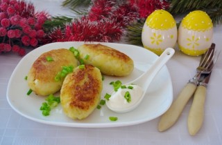 Картофельные котлеты с колбасой - фото шага 14