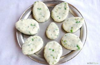 Картофельные котлеты с зеленью - фото шага 3