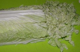 Салат из пекинской капусты с курицей - фото шага 1