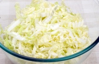 Салат из пекинской капусты с овощами - фото шага 3