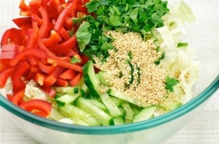 Салат из пекинской капусты с овощами - фото шага 6