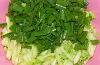 Салат с пекинской капустой и редисом - фото шага 3