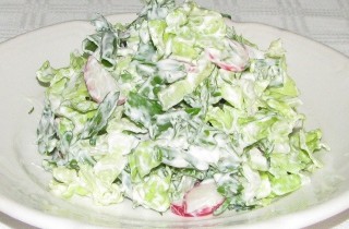 Салат с пекинской капустой и редисом