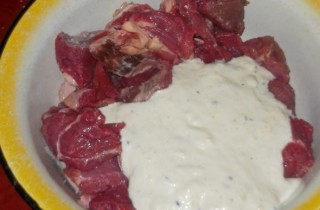 Шашлык из говядины в майонезе - фото шага 8