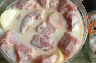 Свиной шашлык на кефире - фото шага 2