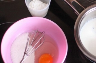 Улитки из слоеного теста с изюмом - фото шага 2