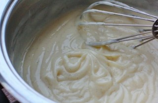 Улитки из слоеного теста с изюмом - фото шага 3