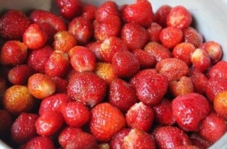 Жидкое клубничное варенье - фото шага 2