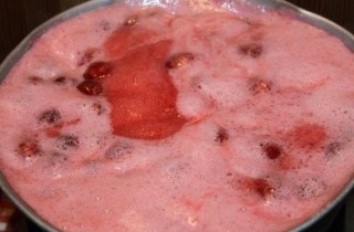 Жидкое клубничное варенье - фото шага 8