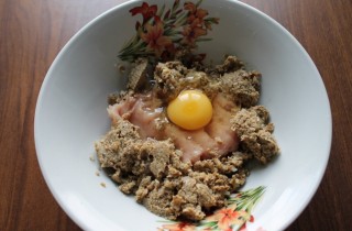 Куриные котлеты с грибами - фото шага 4