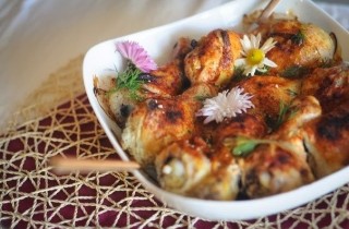 Куриные ножки с грибами в сметанном соусе