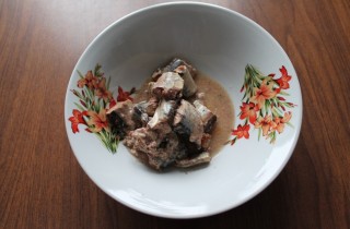 Рыбные котлеты из консервированной сайры - фото шага 1