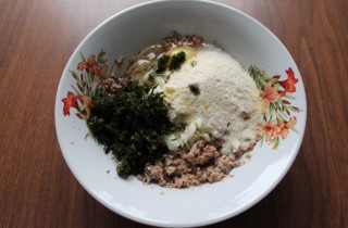 Рыбные котлеты из консервированной сайры - фото шага 3