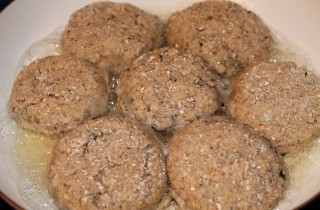 Рыбные котлеты из консервированной сайры - фото шага 6