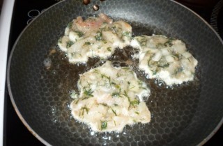 Рубленые котлеты из щуки - фото шага 5