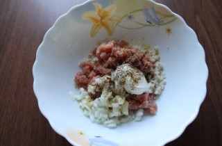 Рыбные котлеты с хлебом - фото шага 4