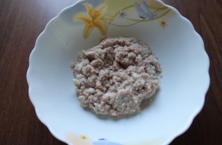 Рыбные котлеты с хлебом - фото шага 5