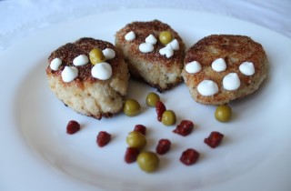 Рыбные котлеты с картофелем и сметаной - фото шага 6