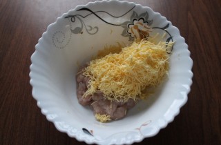 Рыбные котлеты с сыром - фото шага 2