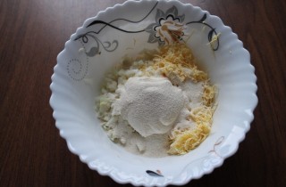 Рыбные котлеты с сыром - фото шага 5