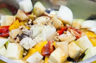 Шашлык из куриной грудки с овощами - фото шага 3