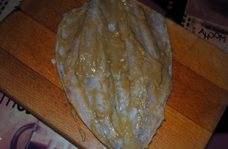 Скумбрия, запеченная с грецкими орехами и сыром - фото шага 2