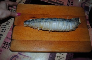 Скумбрия, запеченная с грецкими орехами и сыром - фото шага 5