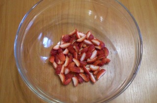 Варенье из клубники без варки - фото шага 3