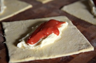 Булочки с гуавой и сливочным сыром - фото шага 5