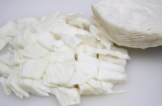 Капуста, маринованная по-корейски со свеклой - фото шага 1