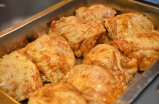 Пикантные куриные бедрышки в духовке - фото шага 3