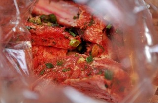 Свиные ребрышки, запеченные в рукаве - фото шага 4