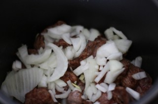 Говядина в пиве, приготовленная в мультиварке - фото шага 3