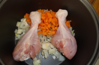 Куриный суп с вермишелью в мультиварке - фото шага 3