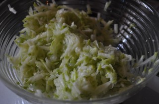 Оладьи из кабачков с болгарским перцем - фото шага 1