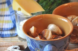 Пельмени с грибами в горшочке - фото шага 3