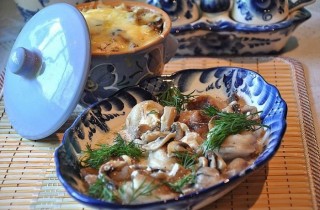 Пельмени с грибами в горшочке - фото шага 5