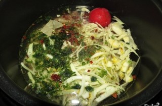 Щи со свиными ребрами в мультиварке - фото шага 4