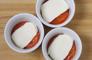 Запеченные помидоры с моцареллой - фото шага 2