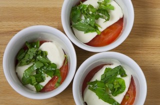 Запеченные помидоры с моцареллой - фото шага 3