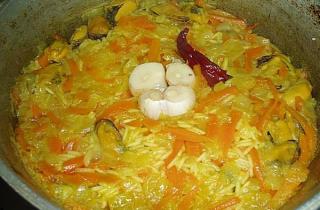 Плов с мидиями - фото шага 4